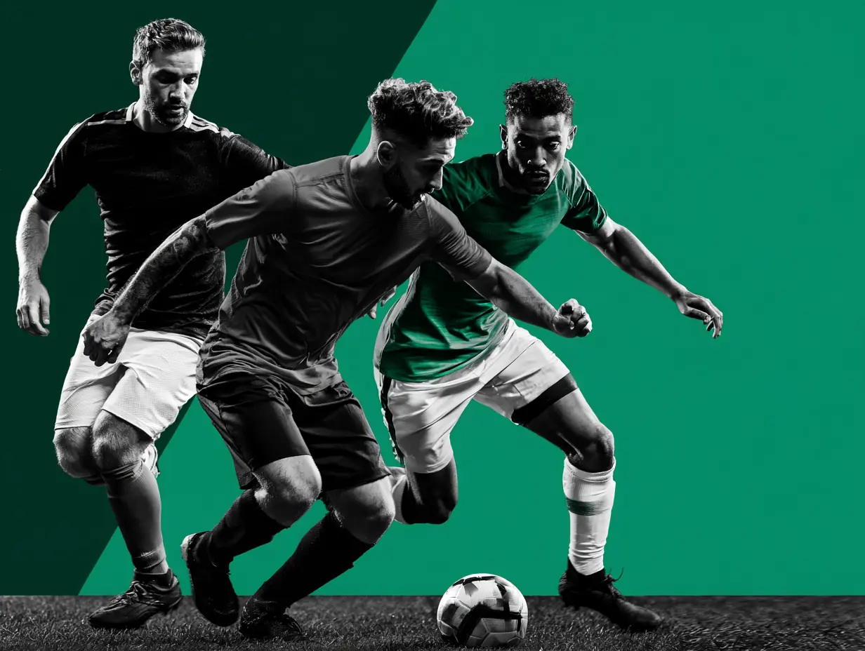 Jugadores de fútbol disputando la pelota